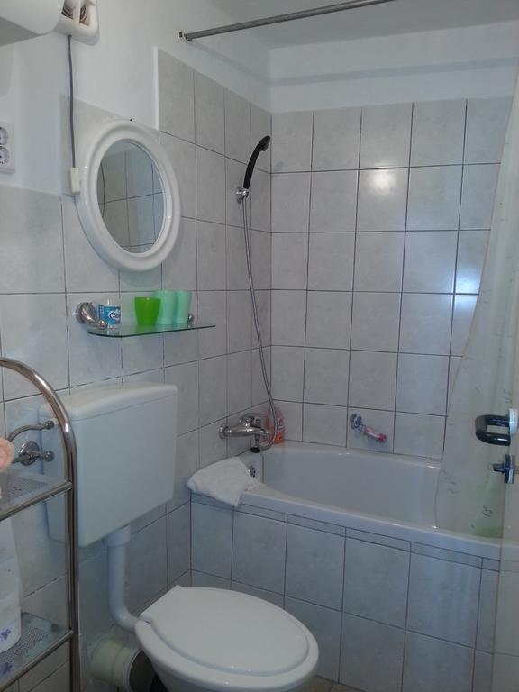 Apartments Darinka Skradin Room photo